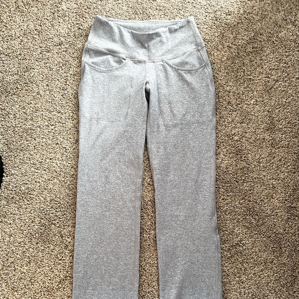Lululemon slight boot cut pants/leggings with pockets, size 4